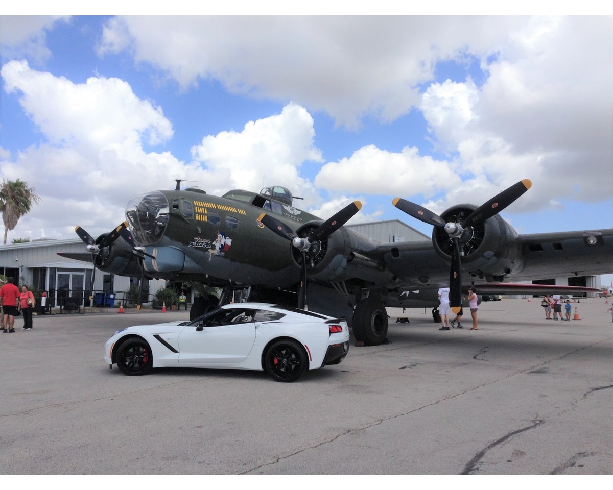 Corvette and B17 F Fortress